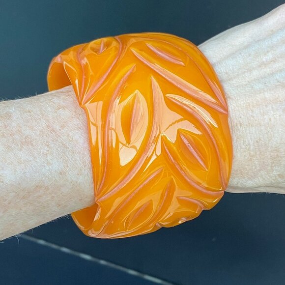 Marion Godart Paris Tangerine Wide Floral Carved Acrylic Bangle Bracelet - Picture 7 of 11